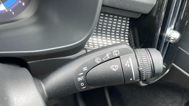 Volvo XC40 2.0 B4P Plus Dark 5dr Auto Petrol Estate